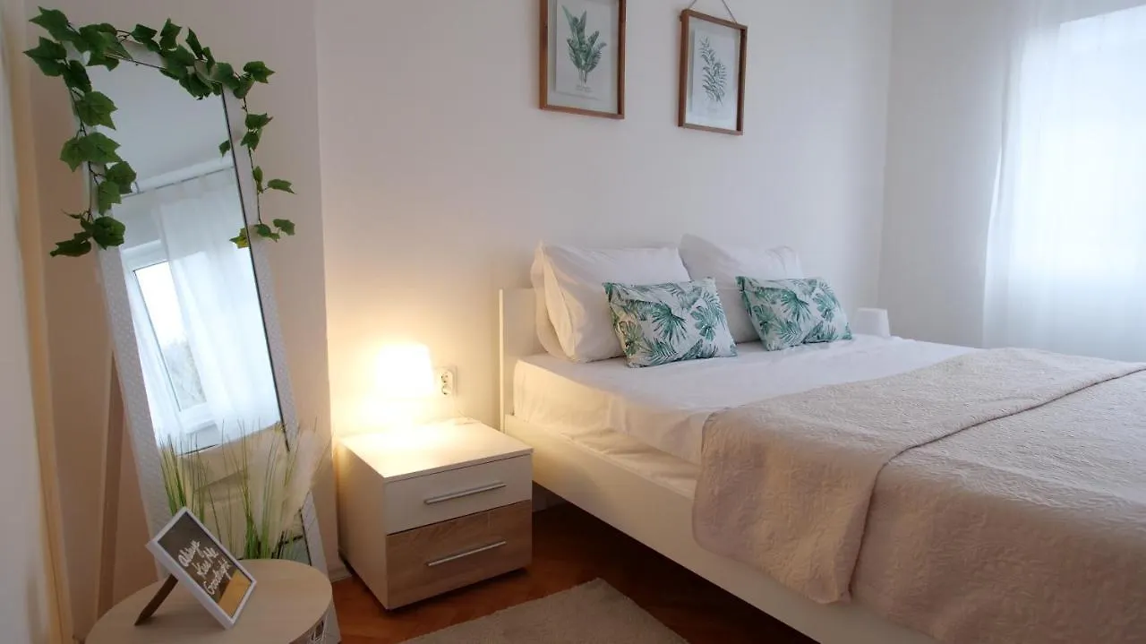 Arena Apartment With 3 Bedrooms In The City Center Pula Kroatien