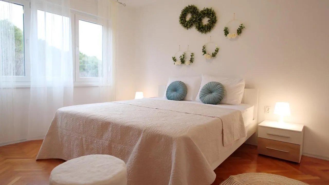 Arena Apartment With 3 Bedrooms In The City Center Pula Kroatien