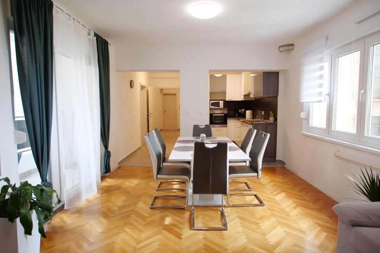 Arena Apartment With 3 Bedrooms In The City Center Pula Kroatien