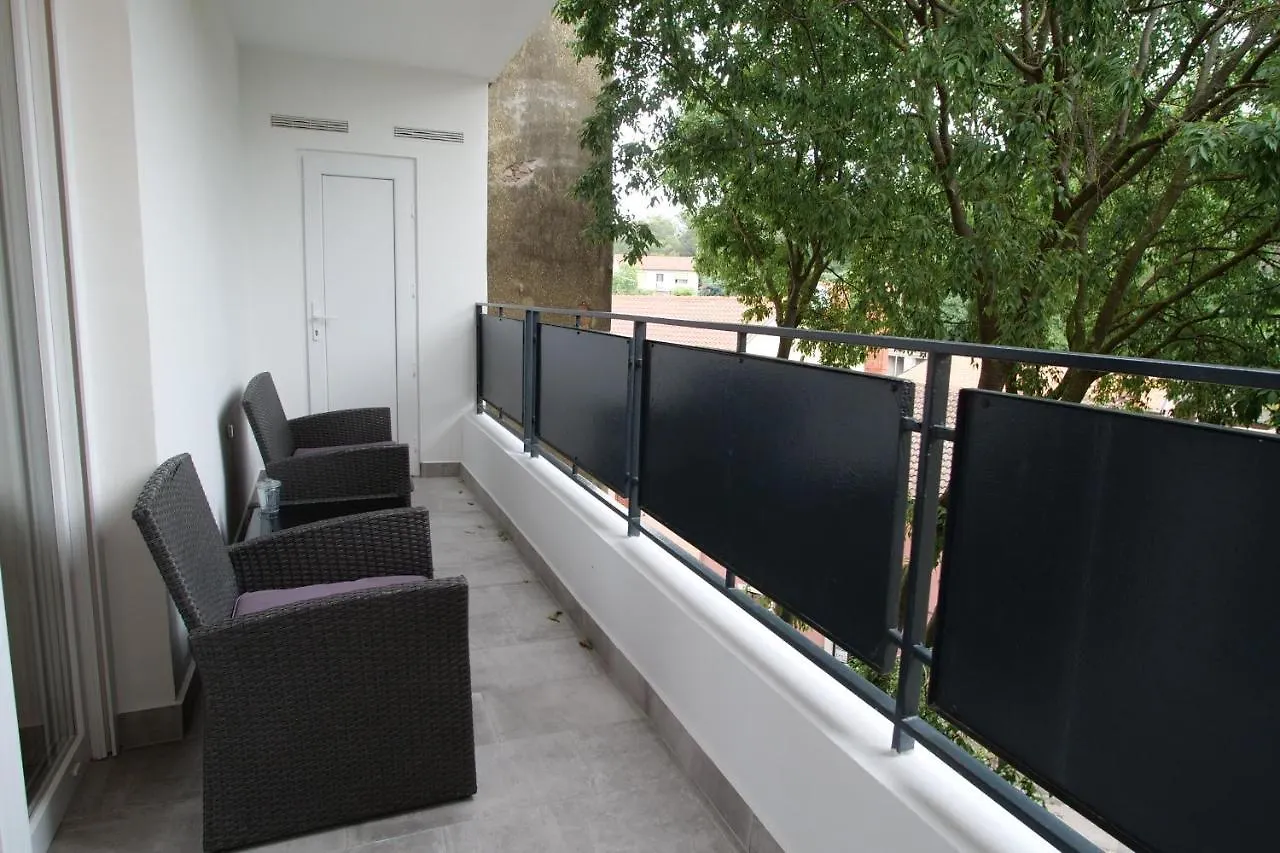 Arena Apartment With 3 Bedrooms In The City Center Pula