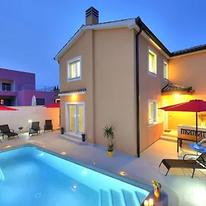 With Private Pool In Village Jadreski Pula